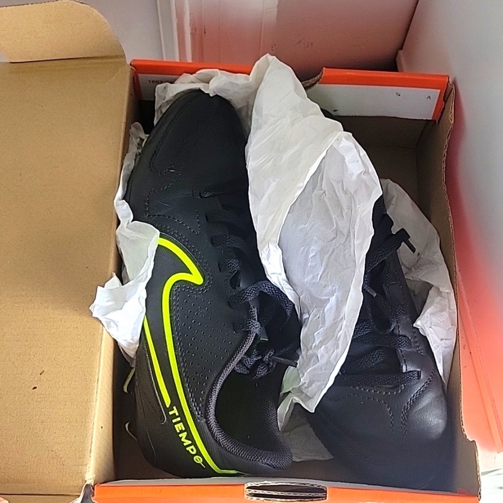 Jr legend soccer cleats size 3y